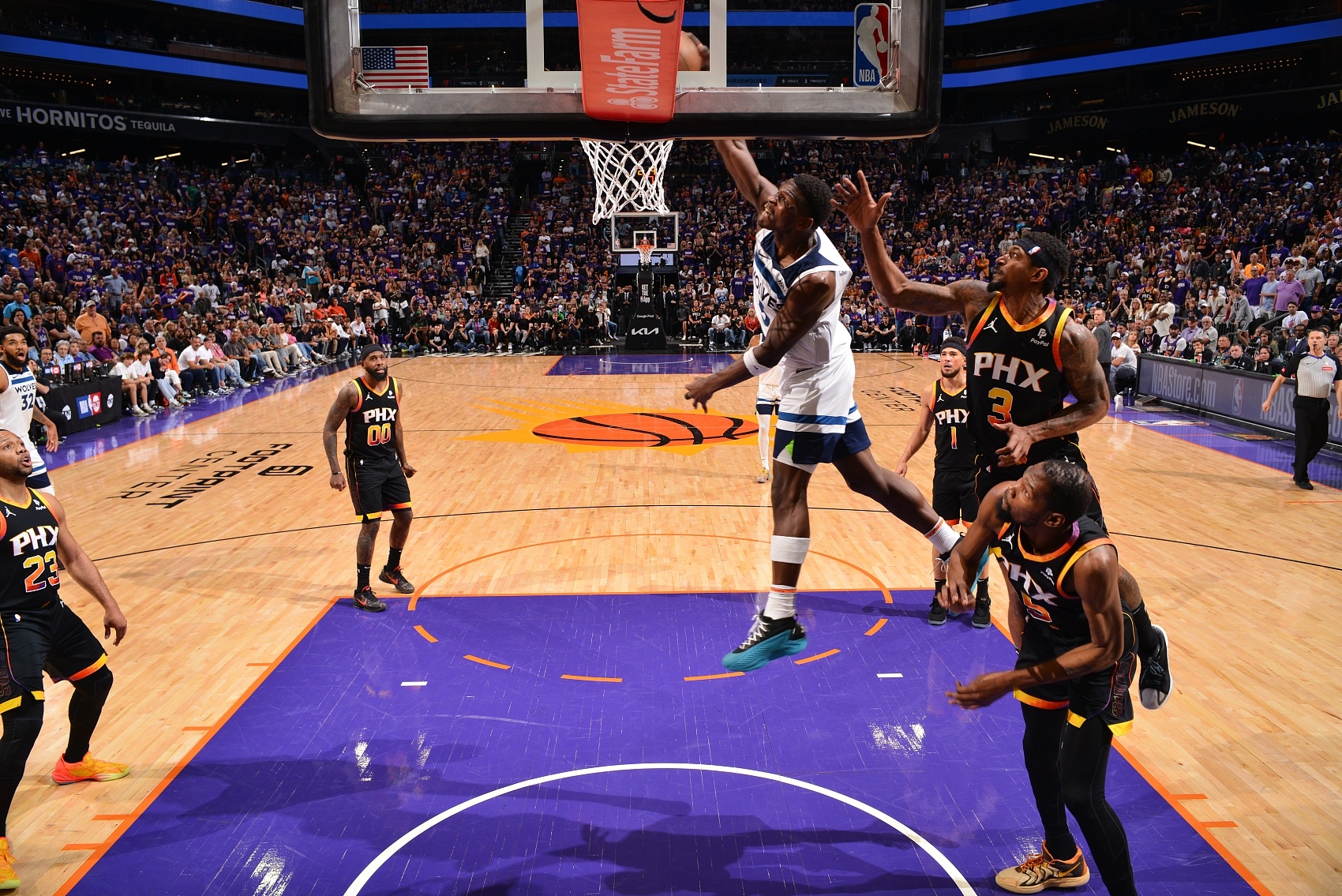 賽迪斯-楊:上賽季首輪我們打森林狼沒(méi)做出調(diào)整 那殺死了我們