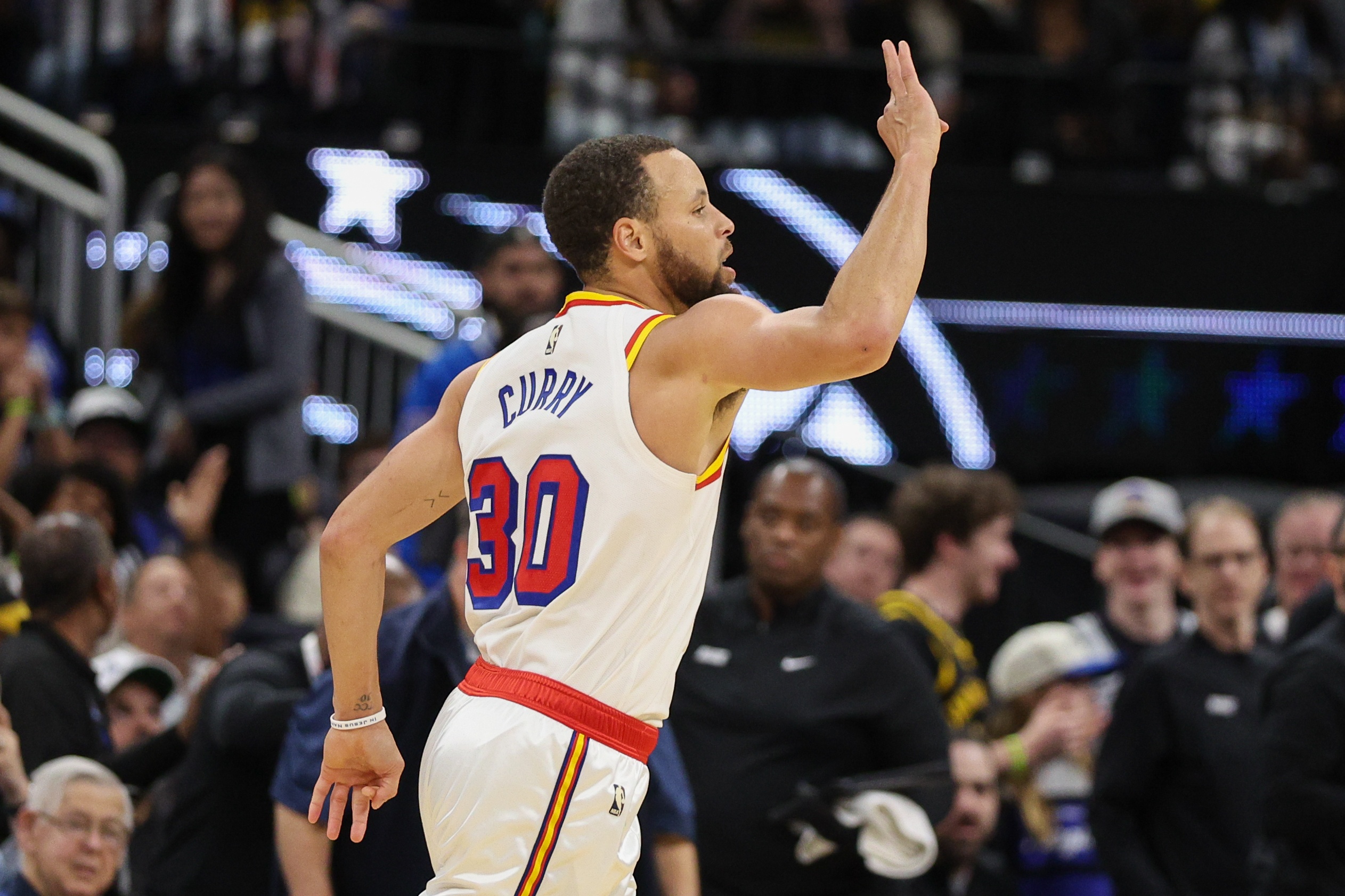 科爾:庫里投籃手感不佳時(shí)仍能表現(xiàn)出色 這就是偉大球員的標(biāo)志